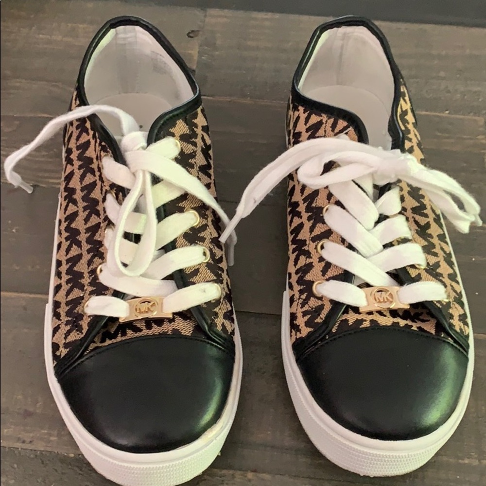 Michael kors kids girls size 4 sneakers